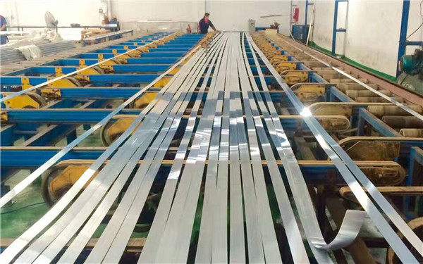 铝型材加工厂家应该具备哪些条件 铝型材加工厂家应该具备哪些条件