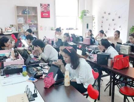 如何才能在上海美容师培训机构中学到好技术 如何才能在上海美容师培训机构中学到好技术