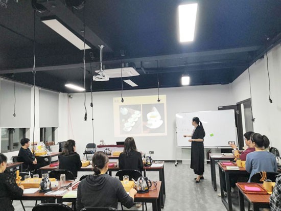 让员工去上海美容师培训学校学习有哪些好处?.jpg 让员工去上海美容师培训学校学习有哪些好处?.jpg