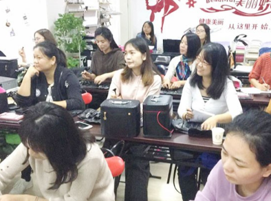 上海美容师培训学校.jpg 上海美容师培训学校.jpg