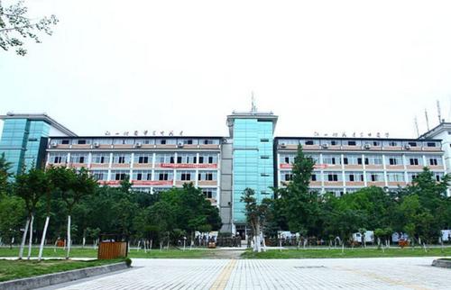 四川成都职业学校.jpg 四川成都职业学校.jpg
