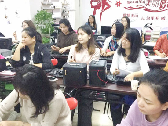 为什么大家都愿意去上海美容师培训学校学习?.jpg 为什么大家都愿意去上海美容师培训学校学习?.jpg
