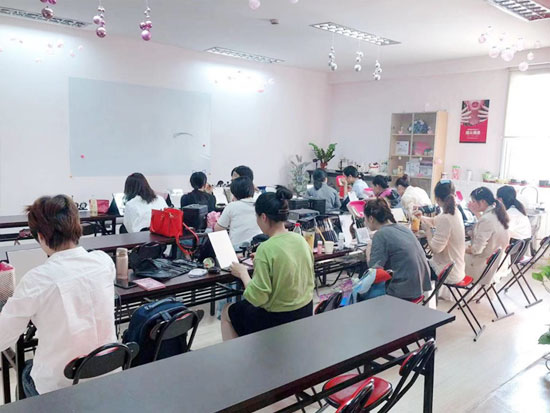 如何选择上海美容师培训学校?.jpg 如何选择上海美容师培训学校?.jpg