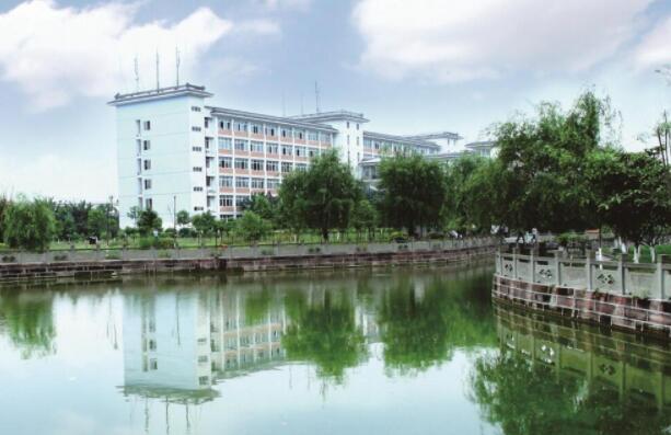 四川中专学校1.jpg 四川中专学校1.jpg