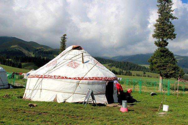 为什么西藏搭的帐篷多是白色的？